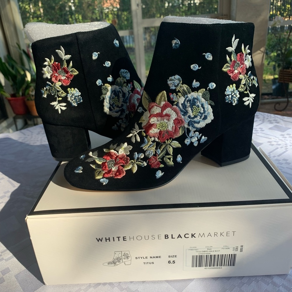 BRAND NEW White House Black Market Size 6.5 Suede Floral Embellished Ankle Boots